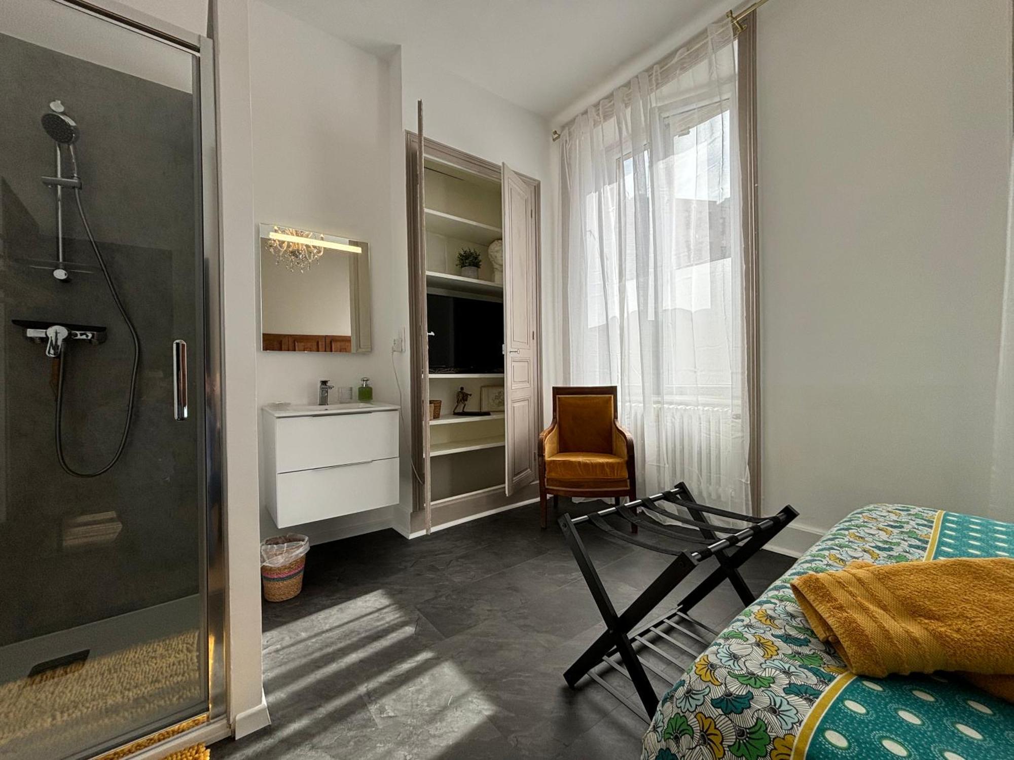 Maison A La Guitarde - Hotel Particulier Hippolyte Châteauroux Exteriör bild