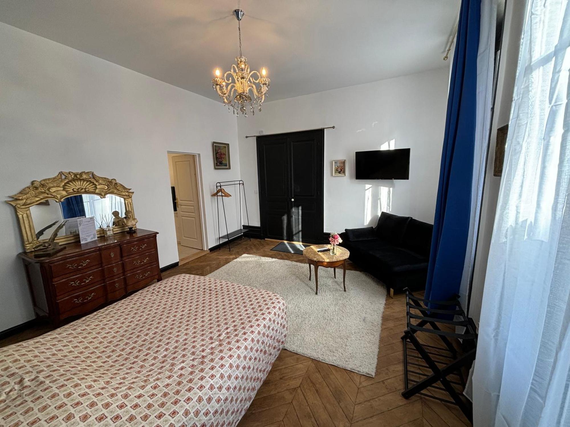 Maison A La Guitarde - Hotel Particulier Hippolyte Châteauroux Exteriör bild